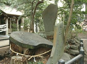 淤能基呂(おのころ)の松跡