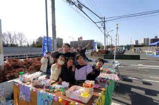 子どもたちの模擬店の写真