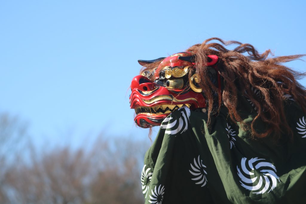どんど焼きで焼く前のお団子の写真