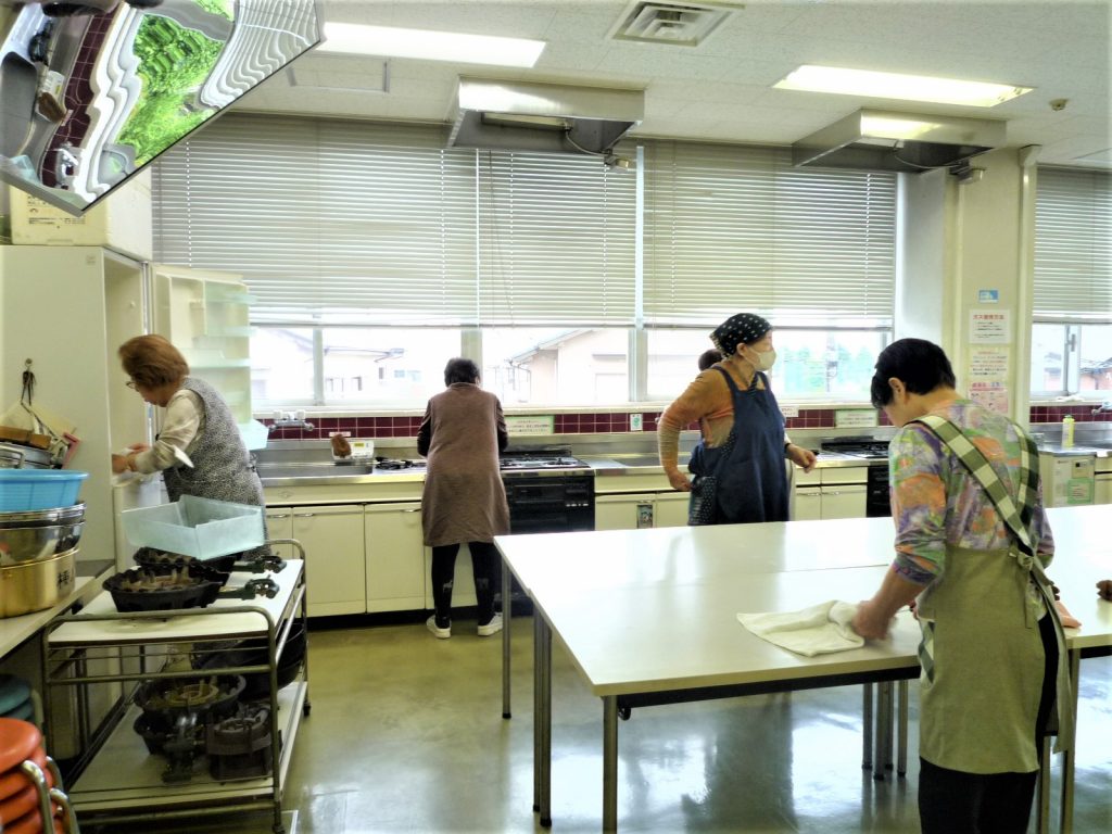 調理実習室清掃の様子